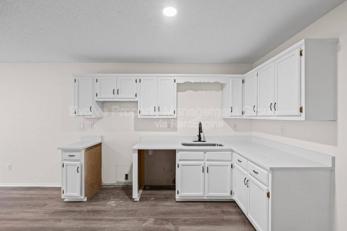 Apartment for rent at 7187 Gazebo Dr, Southaven, MS 38671