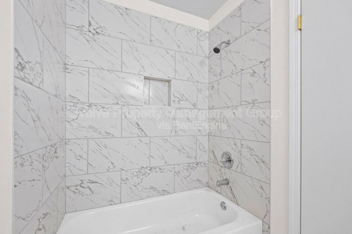 Apartment for rent at 7187 Gazebo Dr, Southaven, MS 38671