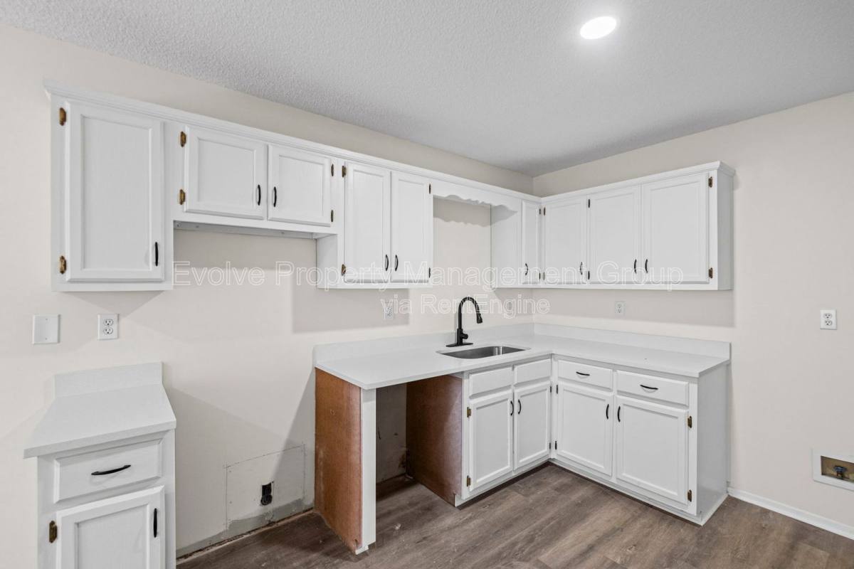 Apartment for rent at 7187 Gazebo Dr, Southaven, MS 38671