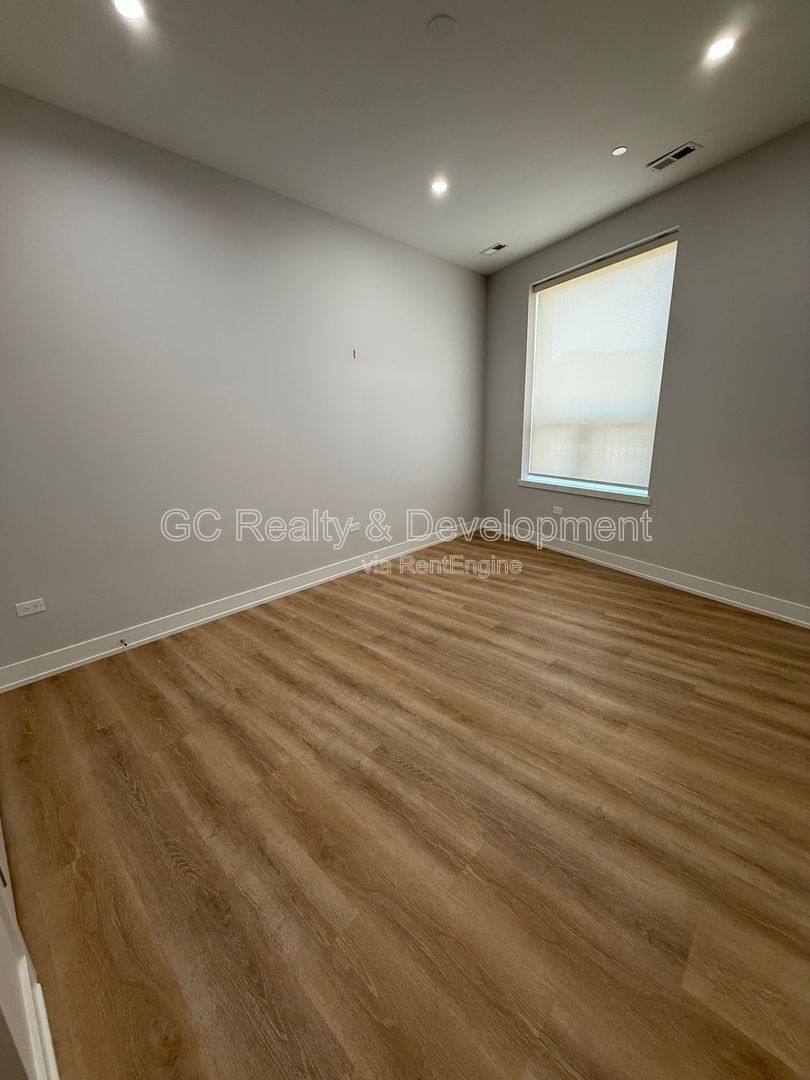 Apartment for rent at 5071 N NW Highway 104, Chicago, IL 60630