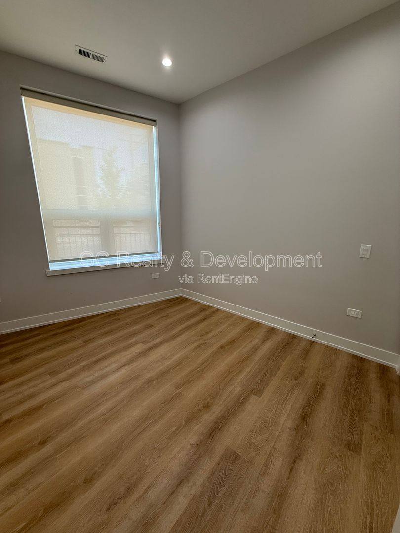 Apartment for rent at 5071 N NW Highway 104, Chicago, IL 60630