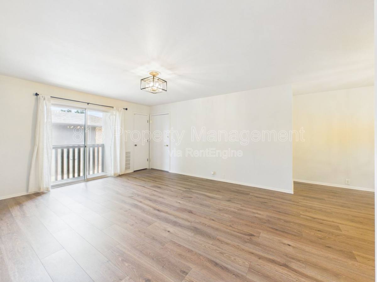 Apartment for rent at 439 W 104th St, Kansas City, MO 64114