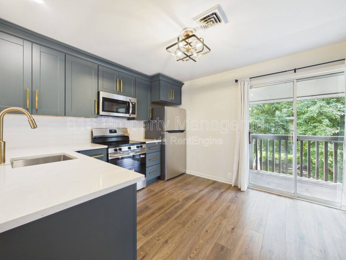 Apartment for rent at 439 W 104th St, Kansas City, MO 64114
