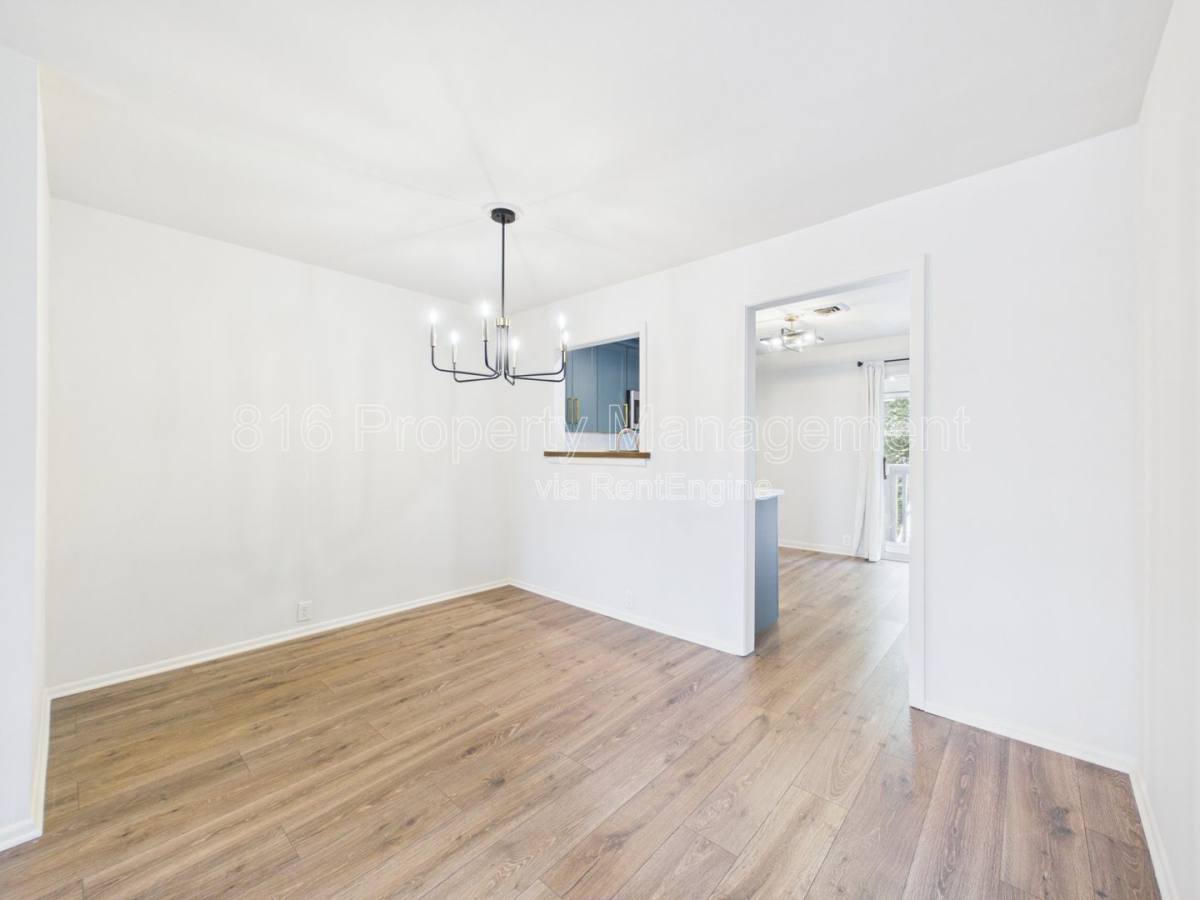 Apartment for rent at 439 W 104th St, Kansas City, MO 64114