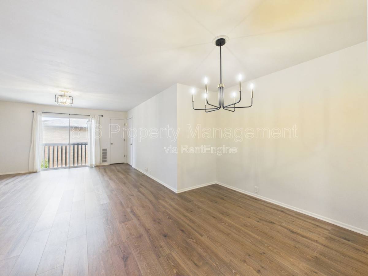 Apartment for rent at 439 W 104th St, Kansas City, MO 64114