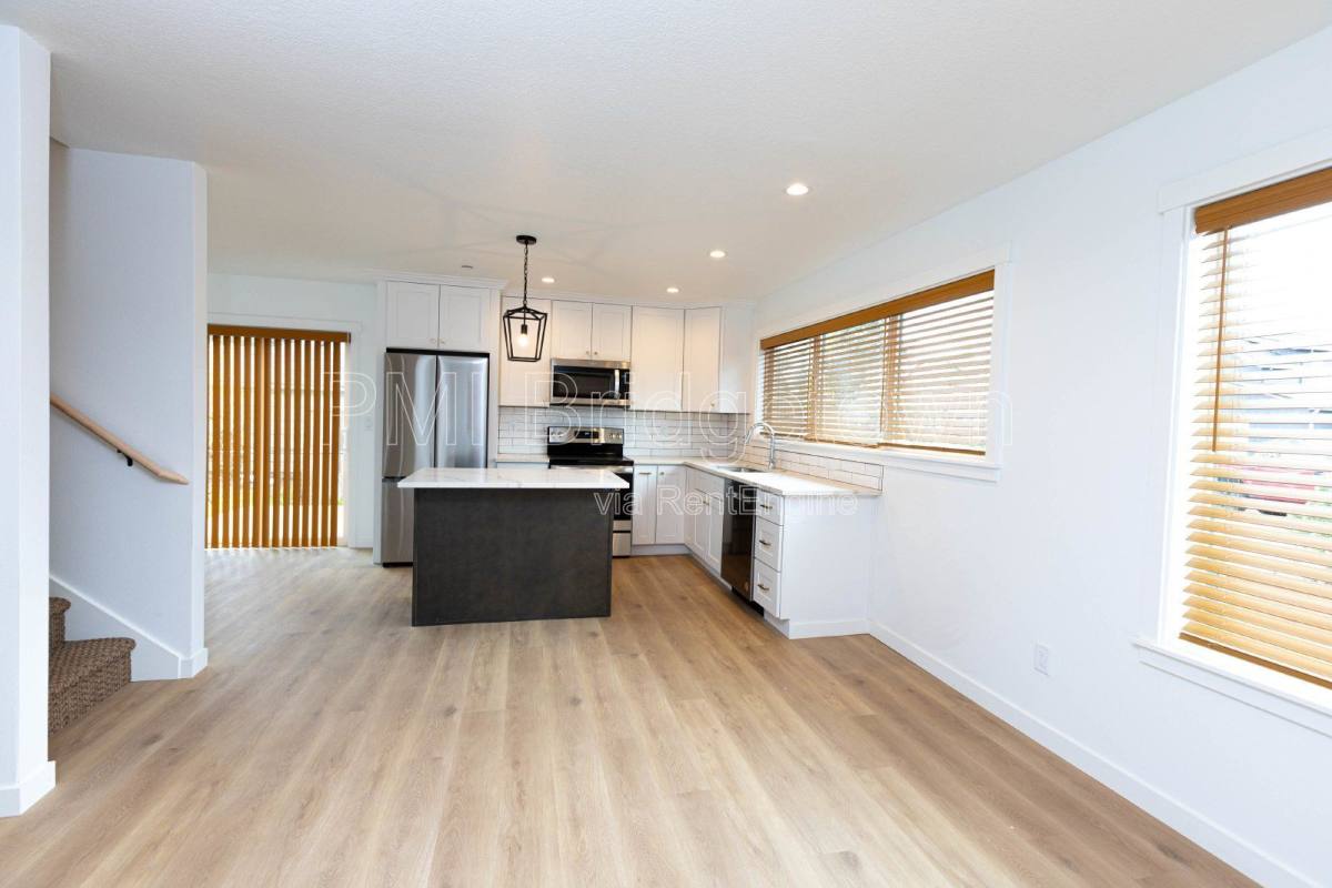 Townhouse for rent at 6506 SE 63rd Ave, Portland, OR 97206