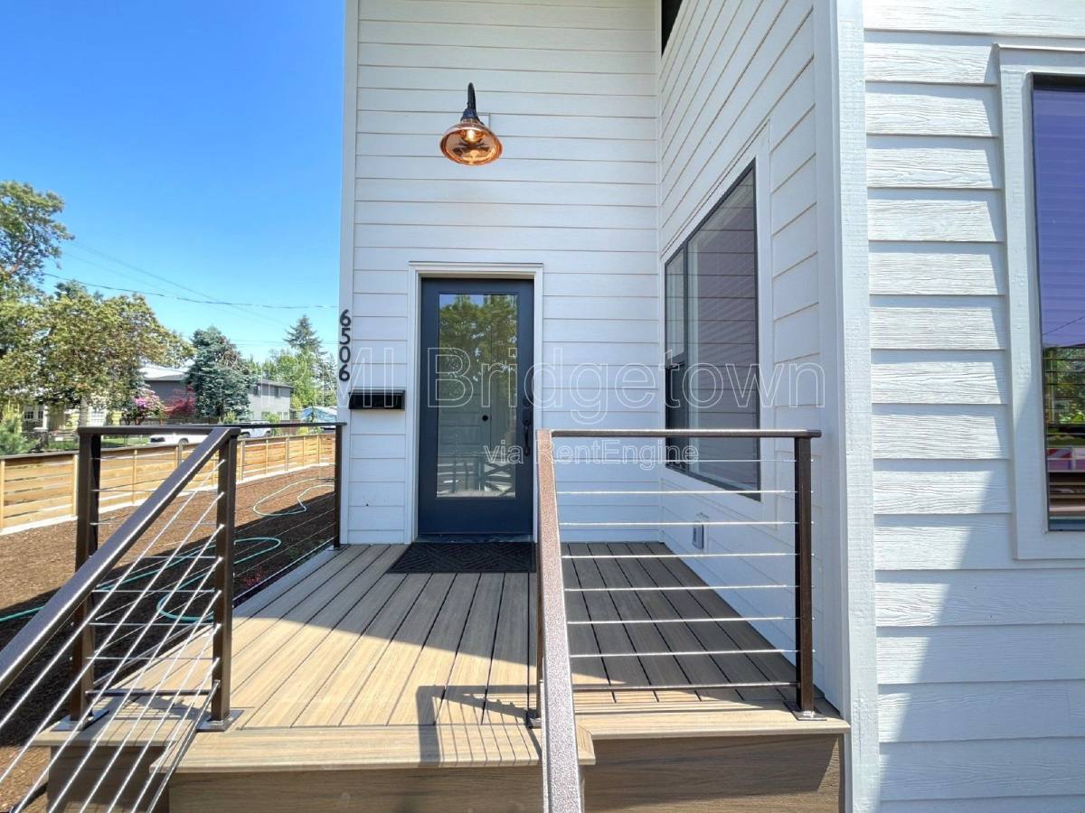Townhouse for rent at 6506 SE 63rd Ave, Portland, OR 97206