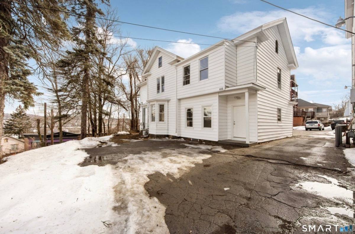 Apartment for rent at 465 Washington Ave #2, Waterbury, CT 06708