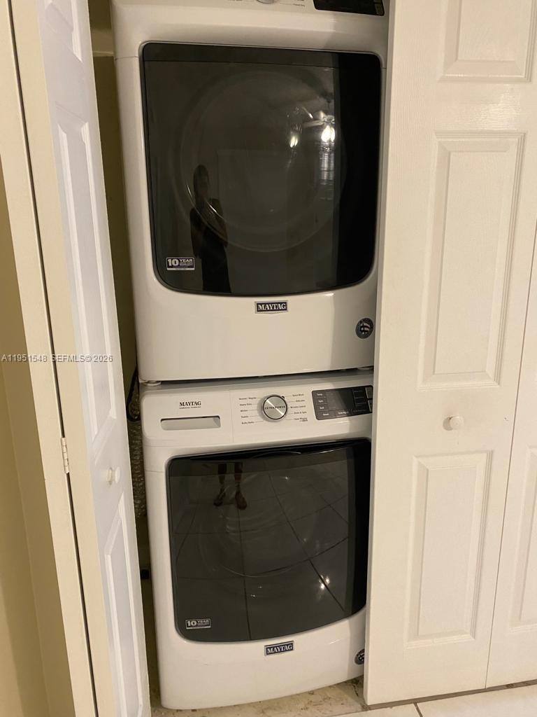Apartment for rent at 629 Executive Center Dr, West Palm Beach, FL 33401