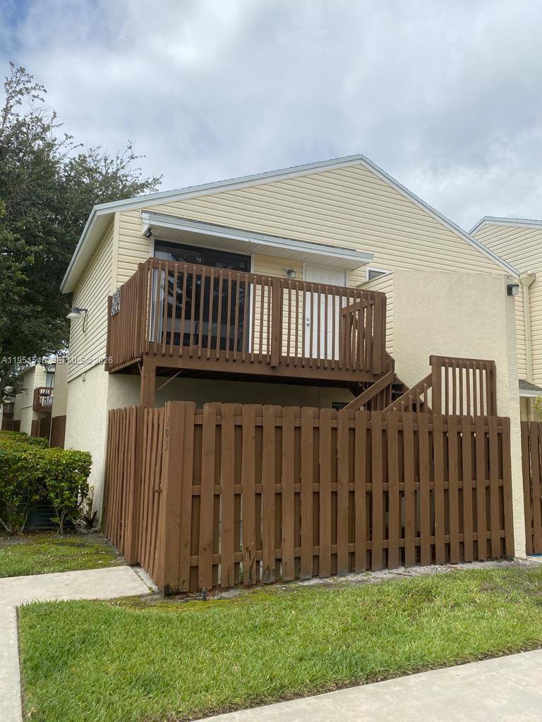 Apartment for rent at 629 Executive Center Dr, West Palm Beach, FL 33401