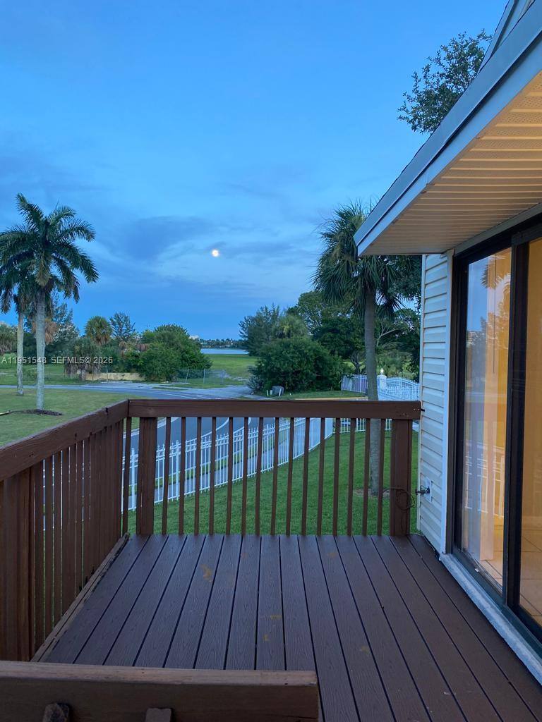 Apartment for rent at 629 Executive Center Dr, West Palm Beach, FL 33401