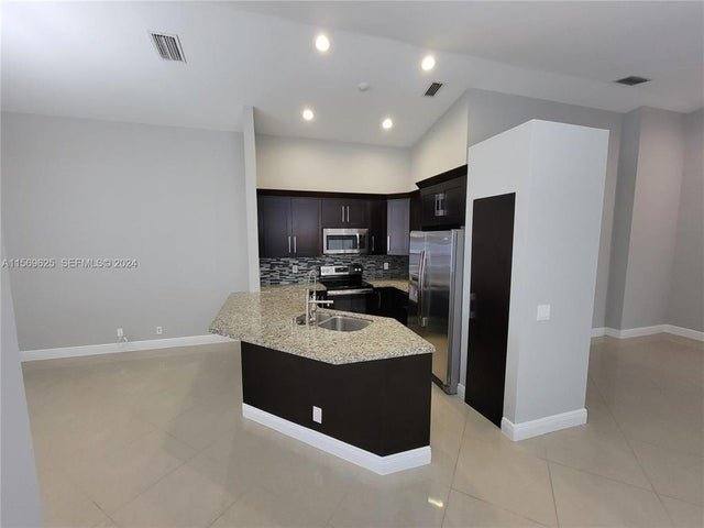 House for rent at 928 Falling Water Rd, Fort Lauderdale, FL 33326