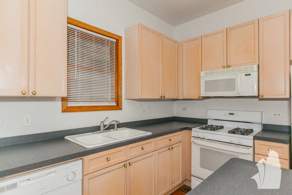 Apartment for rent at 2732 N Ave #1, Chicago, IL 60614