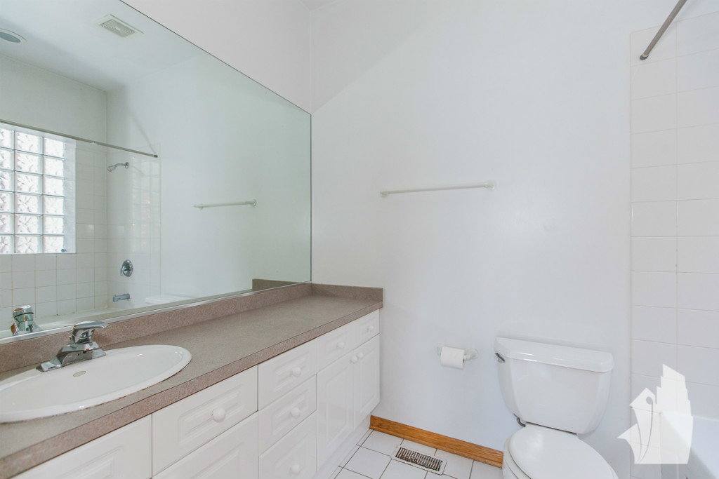 Apartment for rent at 2732 N Ave #1, Chicago, IL 60614
