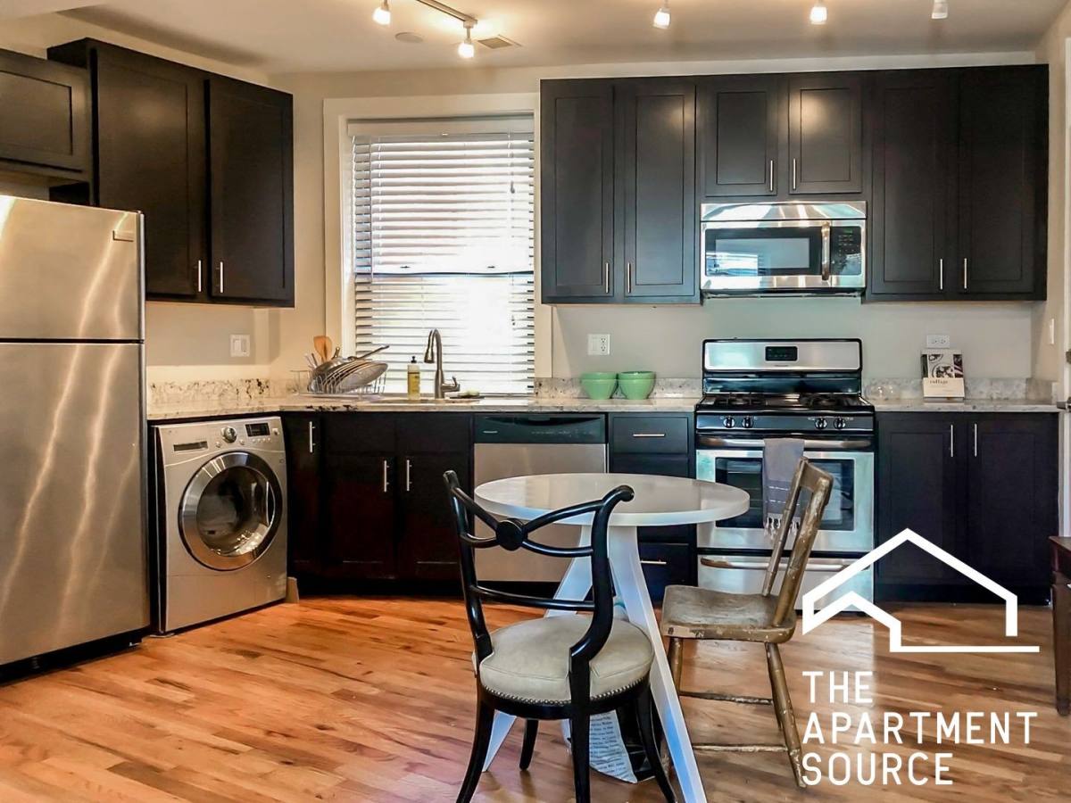 Apartment for rent at 2231 W Wilson Ave #2, Chicago, IL 60625