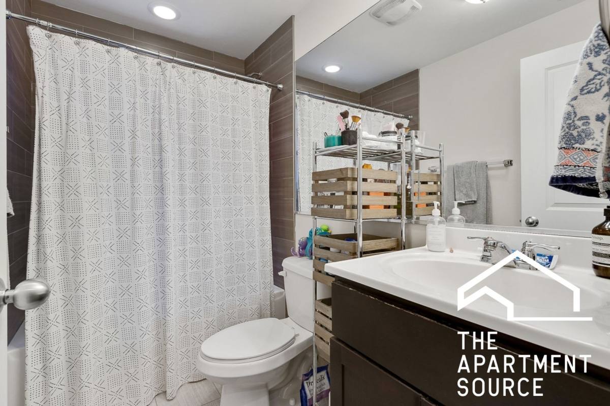 Apartment for rent at 1819 W Leland Ave #1, Chicago, IL 60640