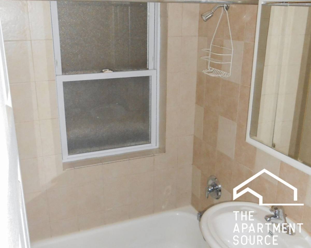 Apartment for rent at 5131 N Wolcott Ave #1, Chicago, IL 60640