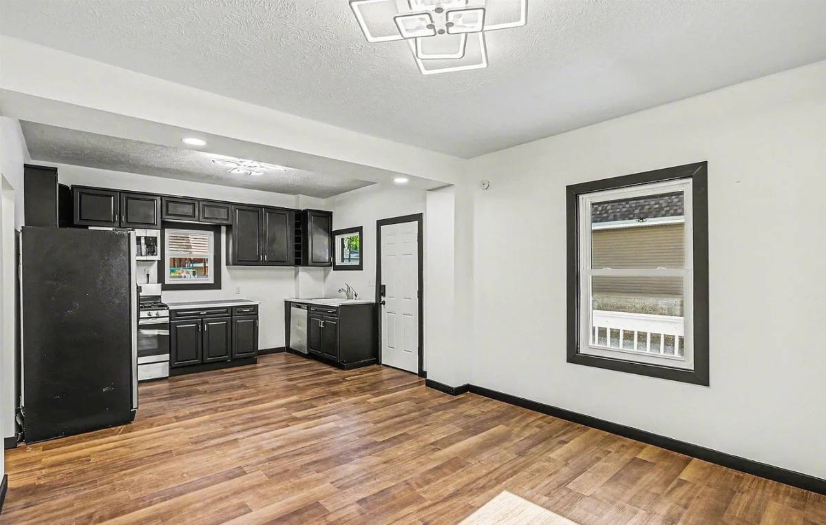 Apartment for rent at 1341 N 45th St, Lincoln, NE 68503