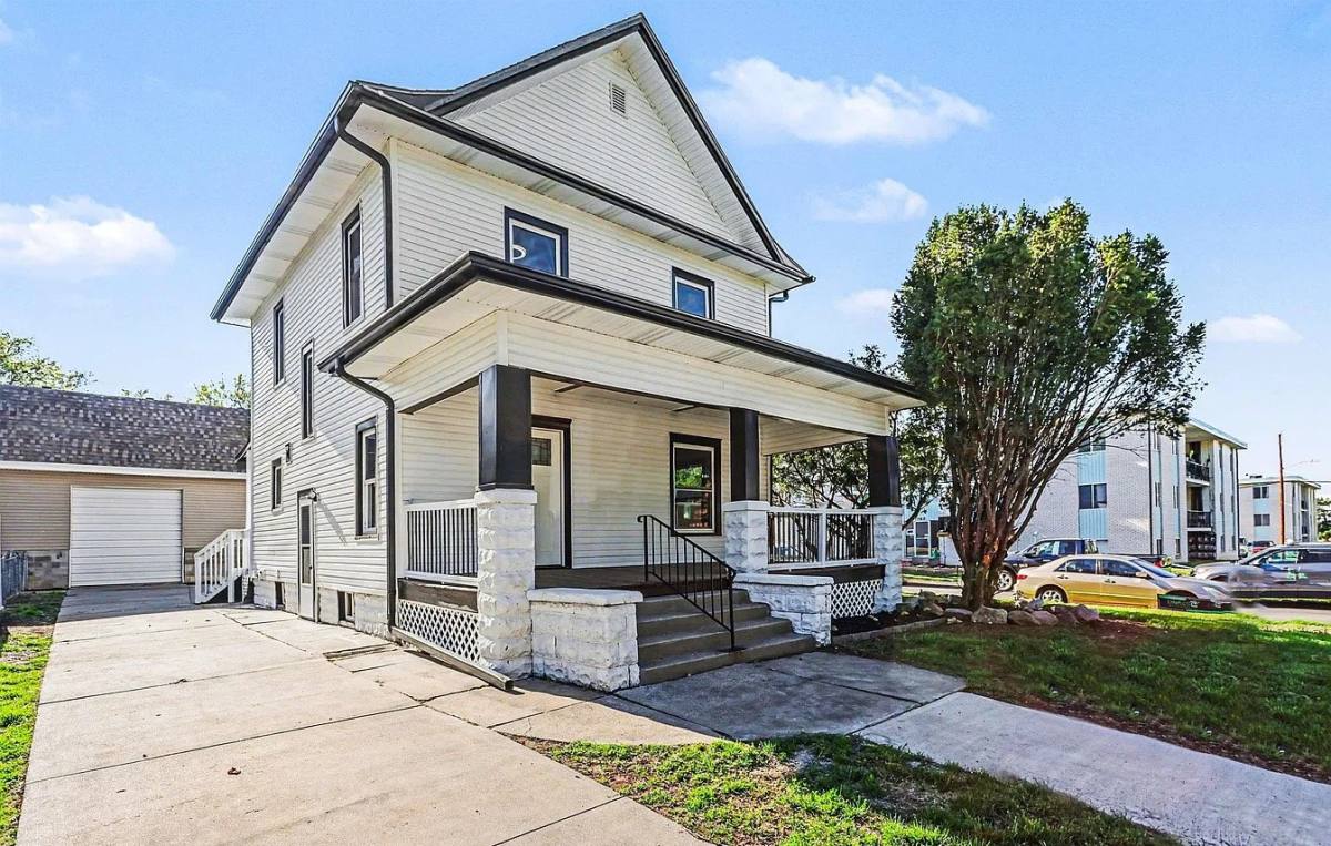 Apartment for rent at 1341 N 45th St, Lincoln, NE 68503