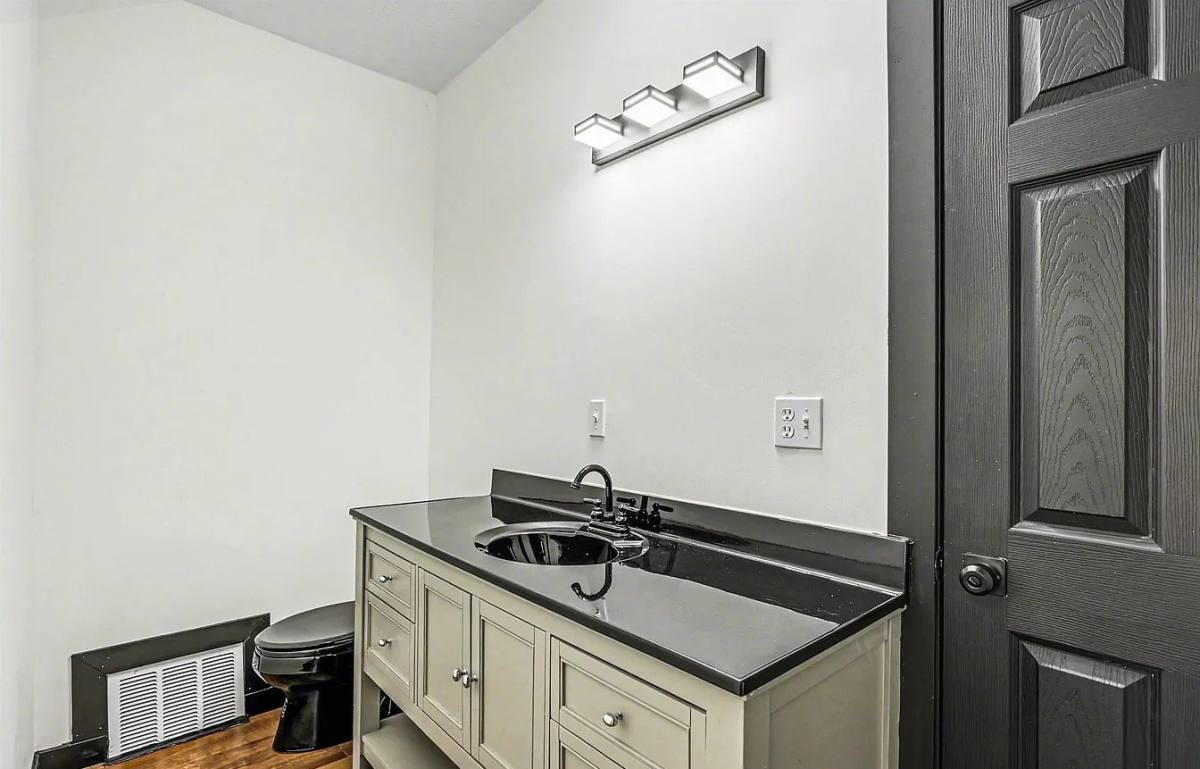 Apartment for rent at 1341 N 45th St, Lincoln, NE 68503