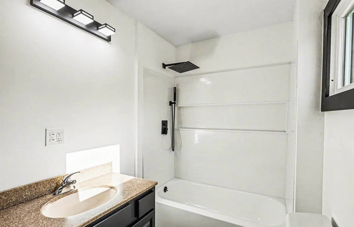 Apartment for rent at 1341 N 45th St, Lincoln, NE 68503