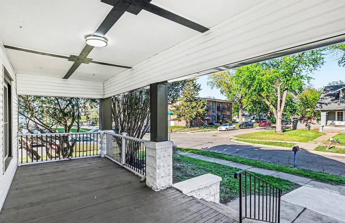 Apartment for rent at 1341 N 45th St, Lincoln, NE 68503