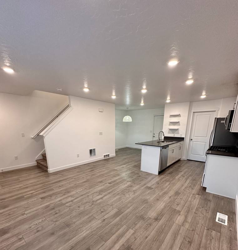 Townhouse for rent at 44 N Voyager Lane, Saratoga Springs, UT 84045