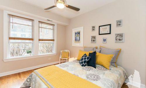 Apartment for rent at 622 W Roscoe St #1A, Chicago, IL 60657