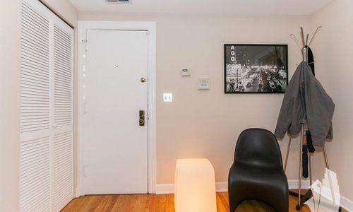 Apartment for rent at 622 W Roscoe St #1A, Chicago, IL 60657