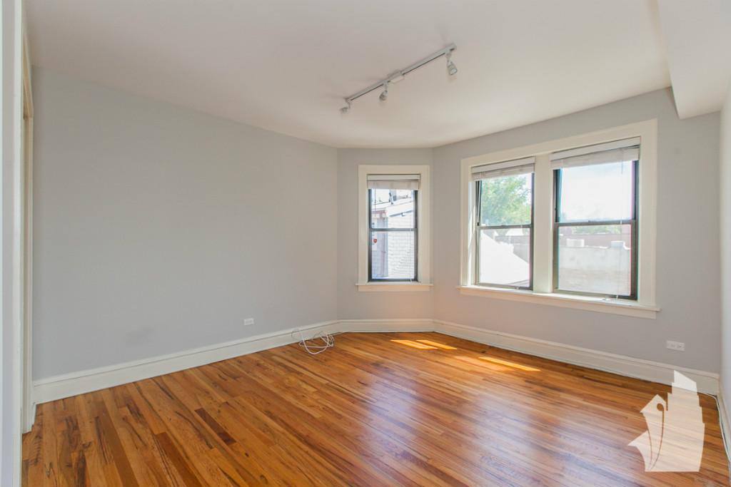 Apartment for rent at 2229 W Wilson Ave, Chicago, IL 60625