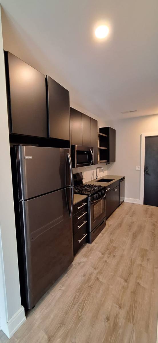Apartment for rent at 941 W Belmont Ave, Chicago, IL 60657
