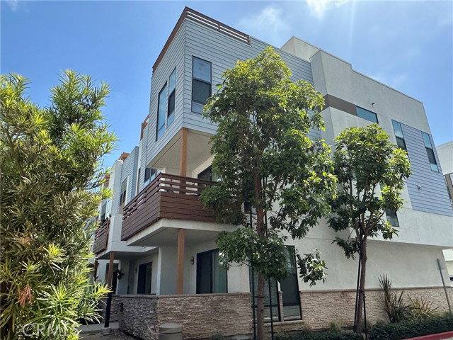 Townhouse for rent at 1688 Topanga, Costa Mesa, CA 92627