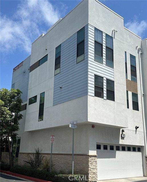Townhouse for rent at 1688 Topanga, Costa Mesa, CA 92627