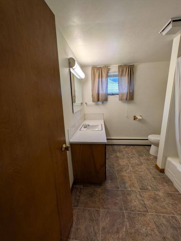 Apartment for rent at 808 1 2 E Gaylord St, Mount Pleasant, MI 48858