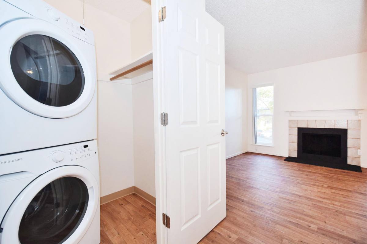 Apartment for rent at 12375 Mount Jefferson Terrace #12D, Lake Oswego, OR 97035