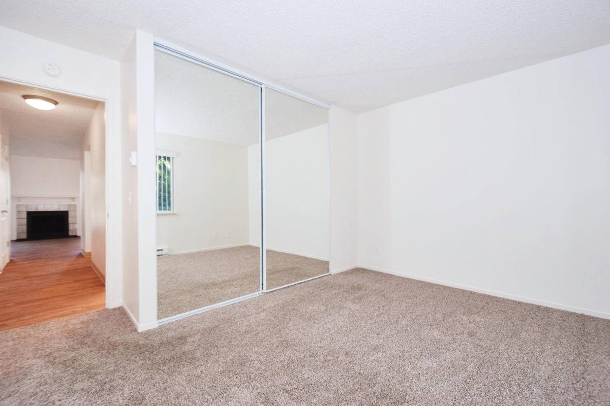 Apartment for rent at 12375 Mount Jefferson Terrace #12D, Lake Oswego, OR 97035