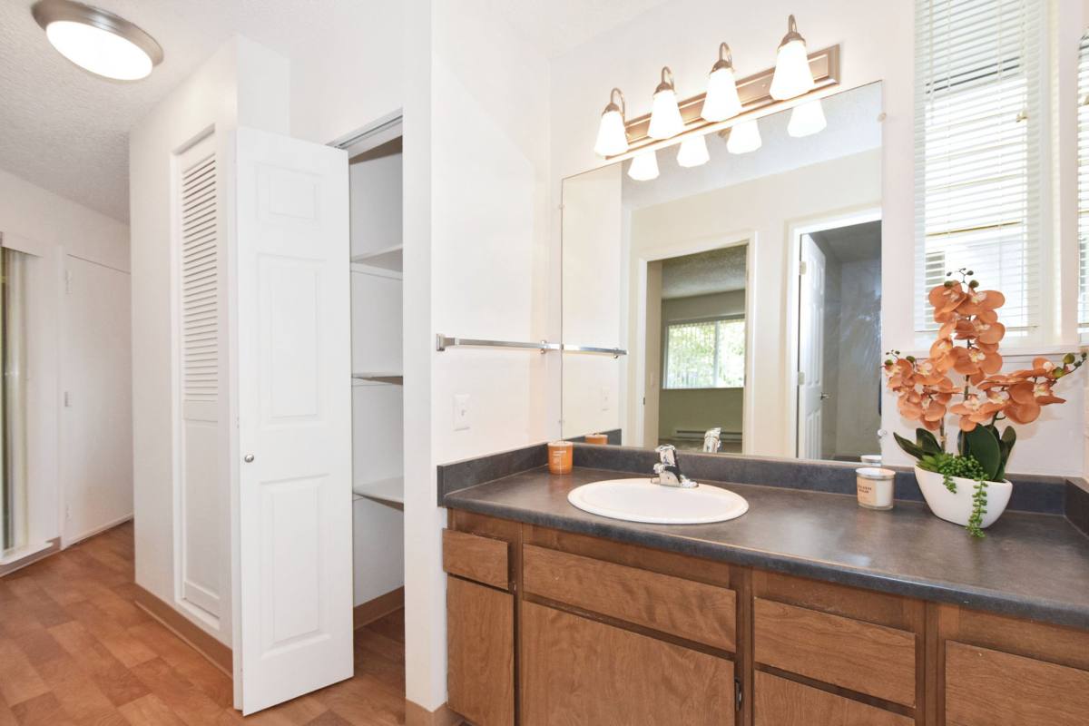 Apartment for rent at 12375 Mount Jefferson Terrace #10E, Lake Oswego, OR 97035