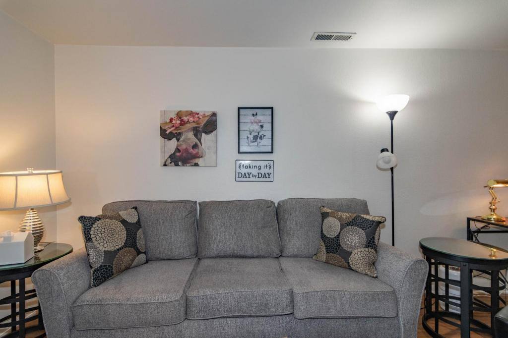Townhouse for rent at 565 Primrose Dr, Central Point, OR 97502
