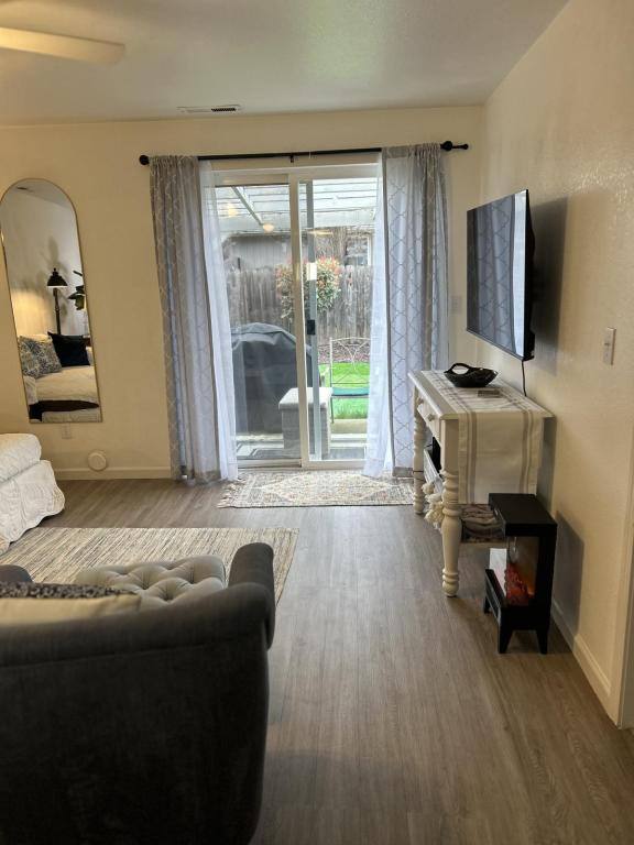 Townhouse for rent at 563 Primrose Dr, Central Point, OR 97502