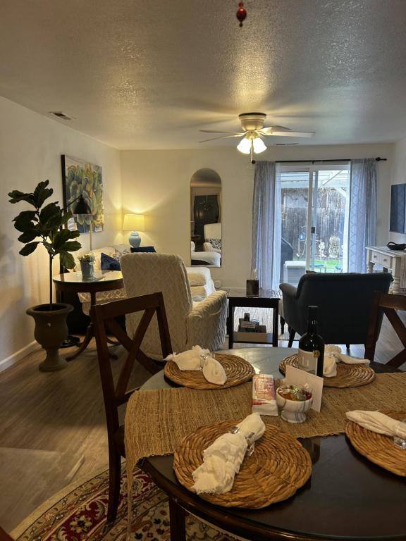 Townhouse for rent at 563 Primrose Dr, Central Point, OR 97502