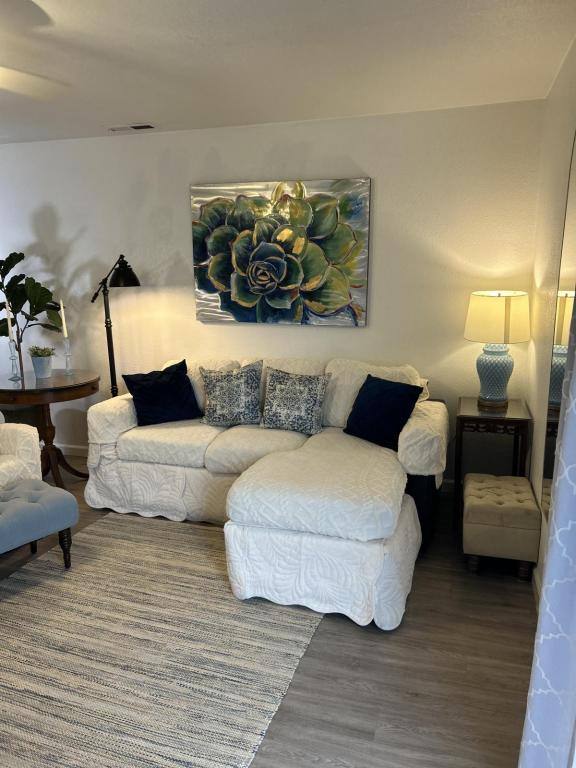 Townhouse for rent at 563 Primrose Dr, Central Point, OR 97502