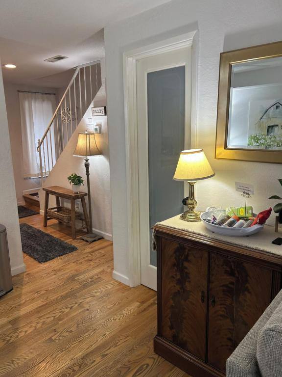 Townhouse for rent at 1309 Maple Leaf Court, Medford, OR 97504