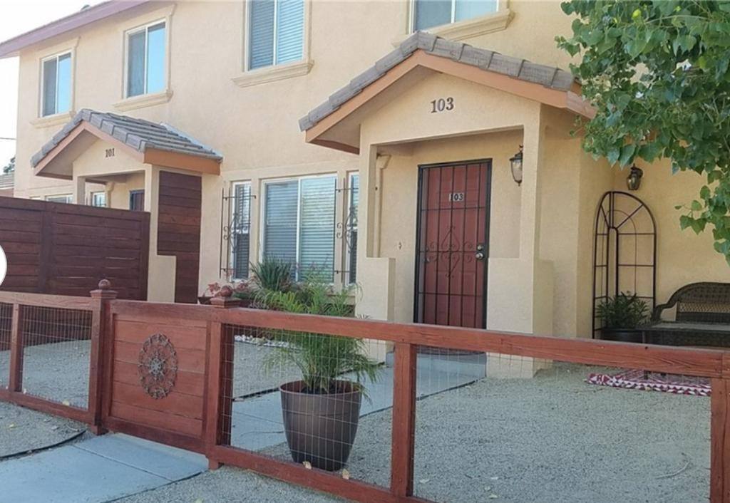 Townhouse for rent at 201 W Kettering St, Lancaster, CA 93534