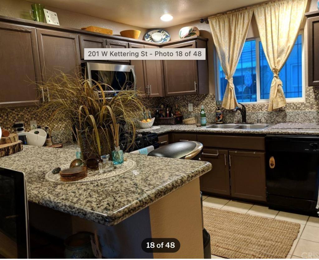 Townhouse for rent at 201 W Kettering St, Lancaster, CA 93534