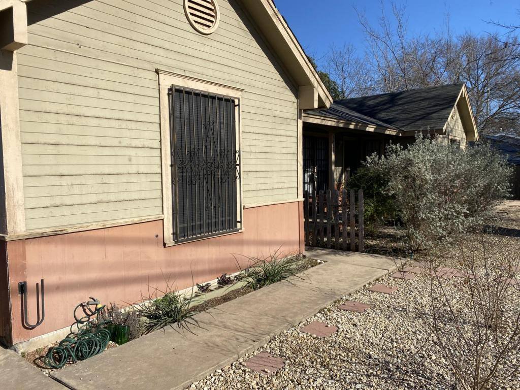 House for rent at 5006 Sara #A, Austin, TX 78721