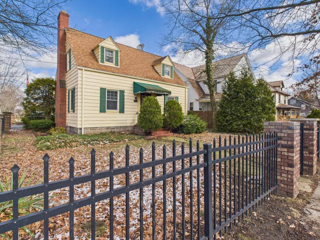 House for rent at 407 Washington St NE, Warren, OH 44483
