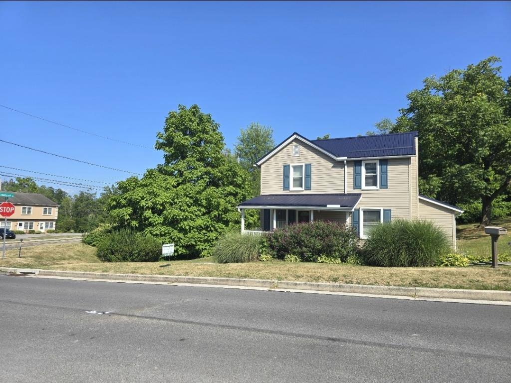 House for rent at 421 E 21st Ave, Altoona, PA 16601