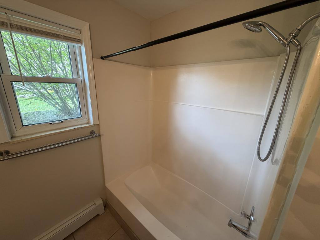 Apartment for rent at 432 Mathews Rd, Youngstown, OH 44512