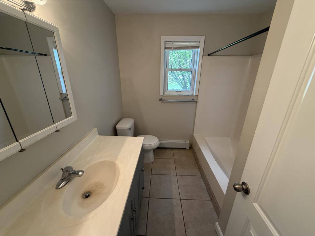 Apartment for rent at 432 Mathews Rd, Youngstown, OH 44512