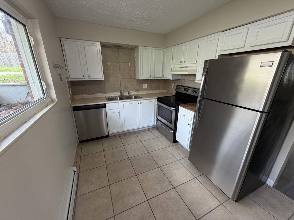Apartment for rent at 432 Mathews Rd, Youngstown, OH 44512